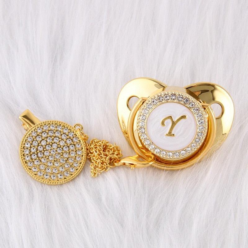 Chupeta Dourada BIBIA™ + Prendedor Strass
